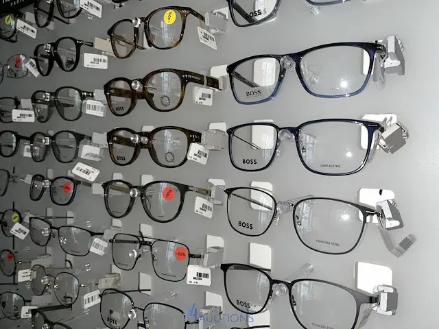Plm 820 diverse brilmonturen waaronder gucci, prada, rayban, enz - afbeelding 35 van  98