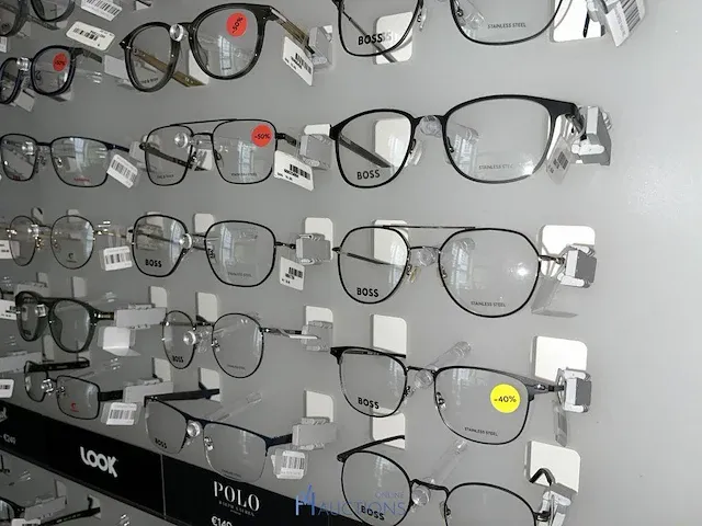 Plm 820 diverse brilmonturen waaronder gucci, prada, rayban, enz - afbeelding 36 van  98