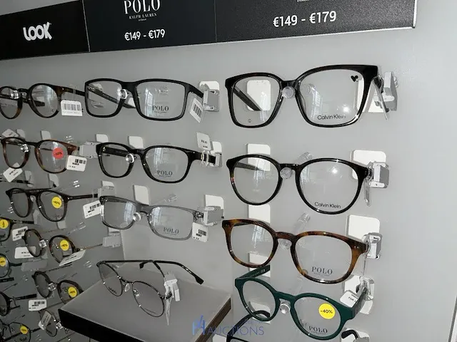 Plm 820 diverse brilmonturen waaronder gucci, prada, rayban, enz - afbeelding 38 van  98