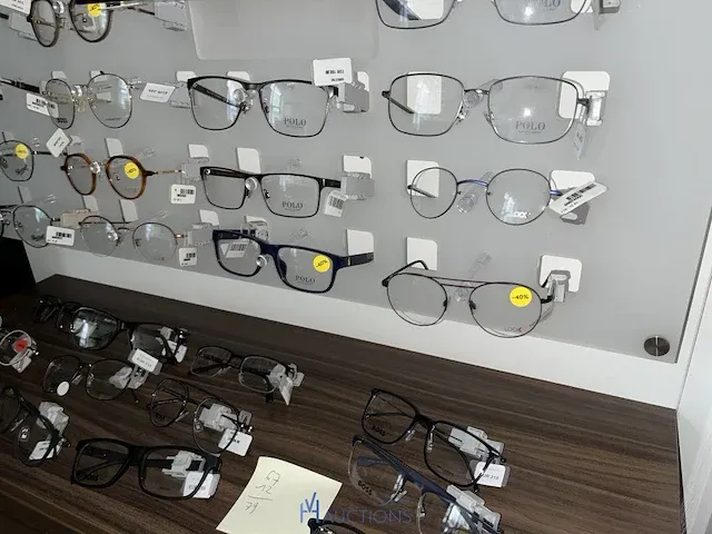 Plm 820 diverse brilmonturen waaronder gucci, prada, rayban, enz - afbeelding 40 van  98