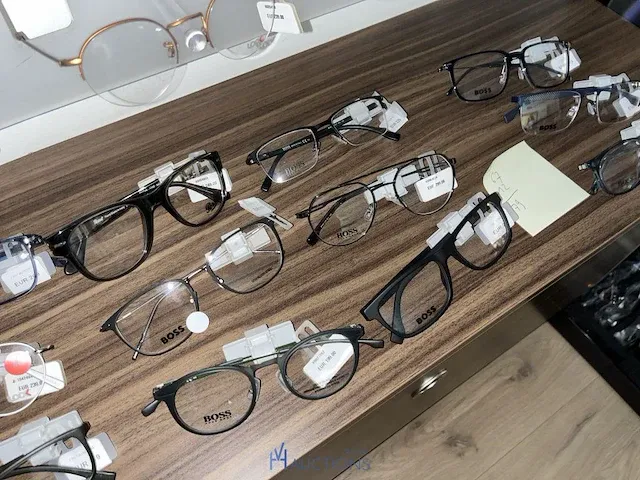 Plm 820 diverse brilmonturen waaronder gucci, prada, rayban, enz - afbeelding 42 van  98