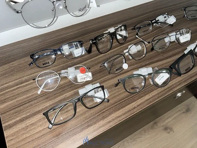 Plm 820 diverse brilmonturen waaronder gucci, prada, rayban, enz - afbeelding 43 van  98