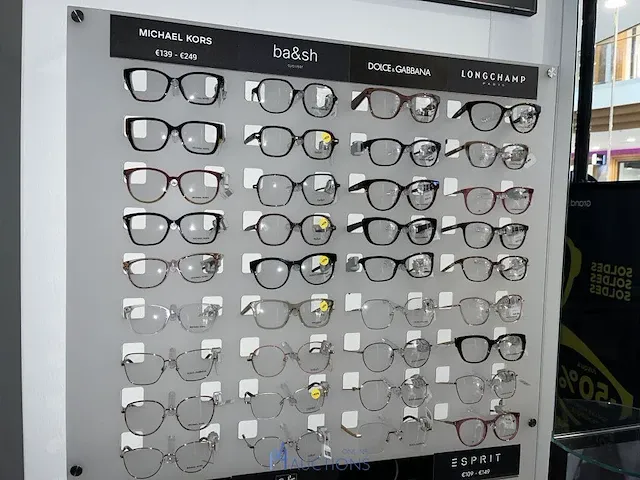 Plm 820 diverse brilmonturen waaronder gucci, prada, rayban, enz - afbeelding 34 van  98