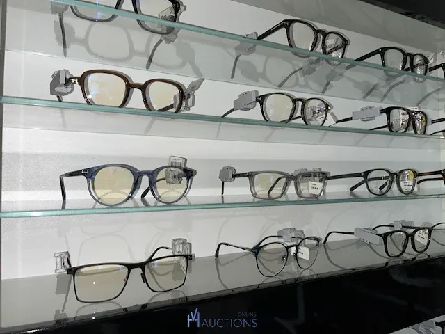Plm 820 diverse brilmonturen waaronder gucci, prada, rayban, enz - afbeelding 49 van  98