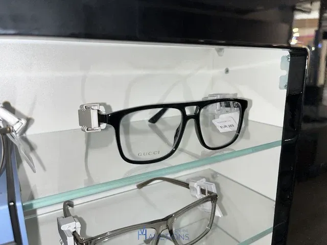 Plm 820 diverse brilmonturen waaronder gucci, prada, rayban, enz - afbeelding 53 van  98