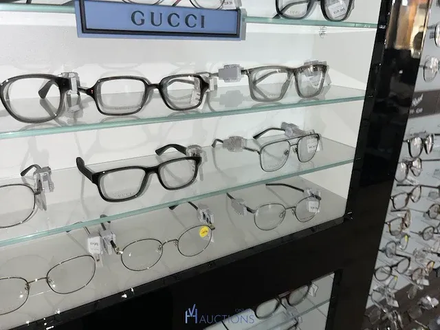 Plm 820 diverse brilmonturen waaronder gucci, prada, rayban, enz - afbeelding 54 van  98