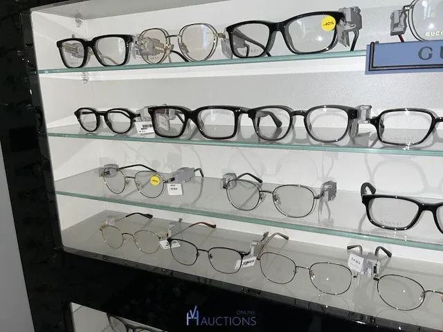 Plm 820 diverse brilmonturen waaronder gucci, prada, rayban, enz - afbeelding 55 van  98