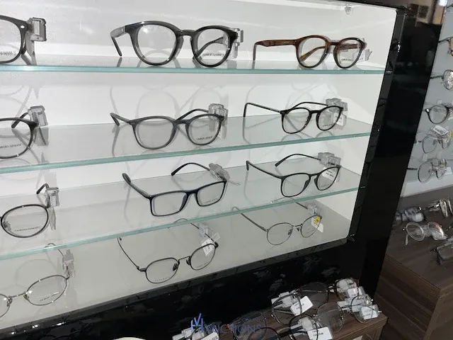 Plm 820 diverse brilmonturen waaronder gucci, prada, rayban, enz - afbeelding 58 van  98