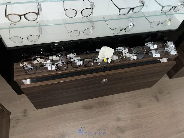 Plm 820 diverse brilmonturen waaronder gucci, prada, rayban, enz - afbeelding 59 van  98