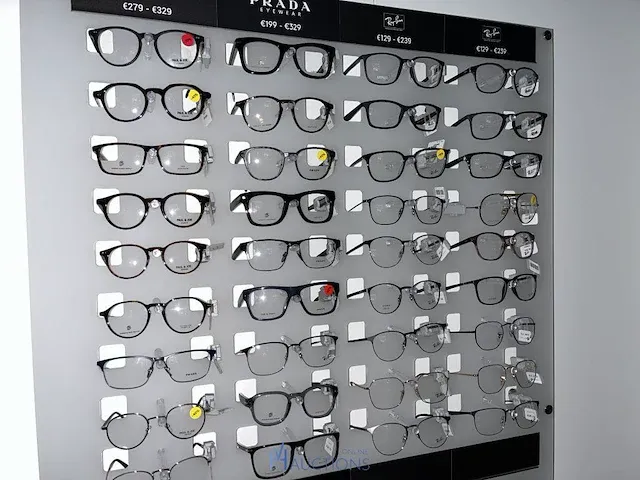 Plm 820 diverse brilmonturen waaronder gucci, prada, rayban, enz - afbeelding 62 van  98