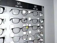 Plm 820 diverse brilmonturen waaronder gucci, prada, rayban, enz - afbeelding 63 van  98