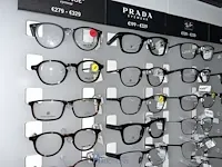 Plm 820 diverse brilmonturen waaronder gucci, prada, rayban, enz - afbeelding 64 van  98