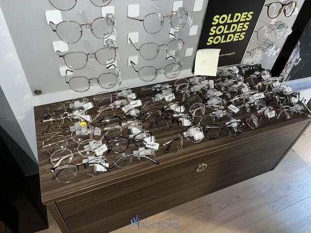 Plm 820 diverse brilmonturen waaronder gucci, prada, rayban, enz - afbeelding 56 van  98