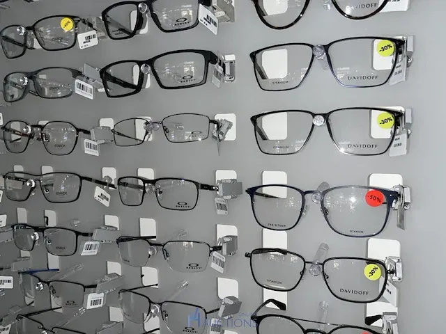 Plm 820 diverse brilmonturen waaronder gucci, prada, rayban, enz - afbeelding 74 van  98