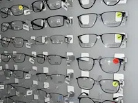 Plm 820 diverse brilmonturen waaronder gucci, prada, rayban, enz - afbeelding 74 van  98