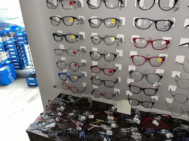 Plm 820 diverse brilmonturen waaronder gucci, prada, rayban, enz - afbeelding 97 van  98