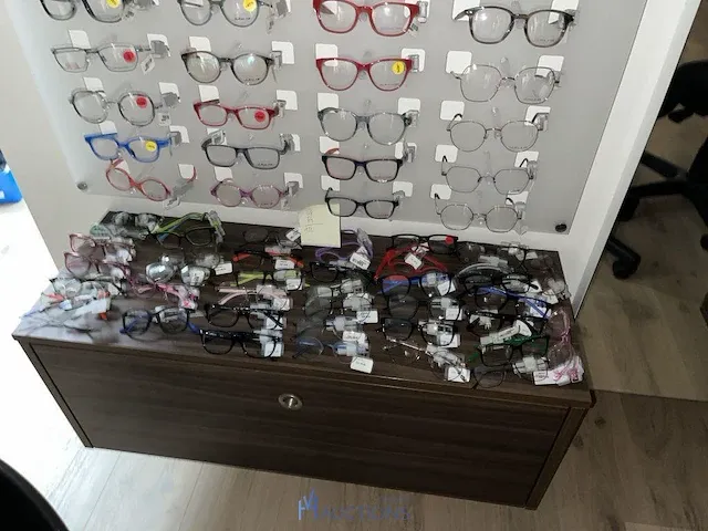 Plm 820 diverse brilmonturen waaronder gucci, prada, rayban, enz - afbeelding 98 van  98