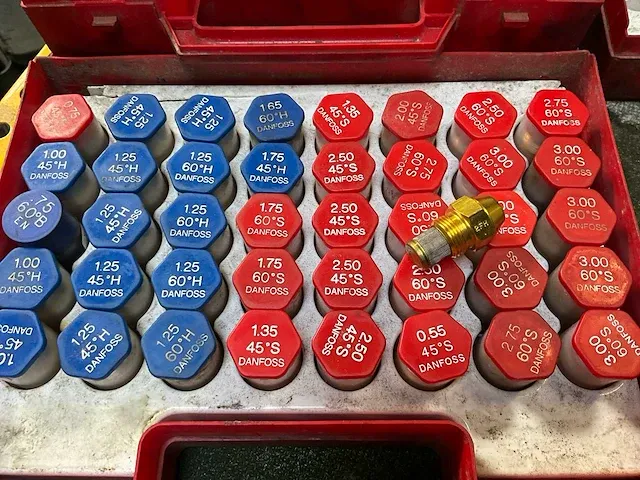 Plm 84 diverse olieverstuivers danfoss - afbeelding 1 van  9
