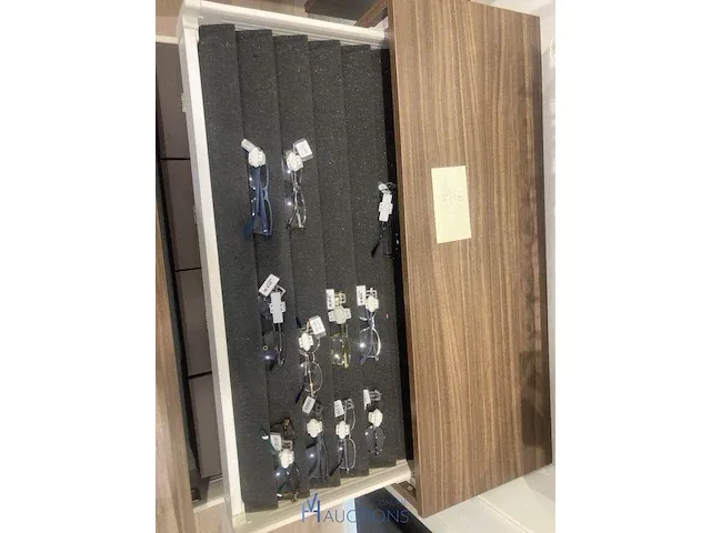 Plm 840 diverse brilmonturen waaronder gucci, prada, rayban, enz - afbeelding 9 van  22