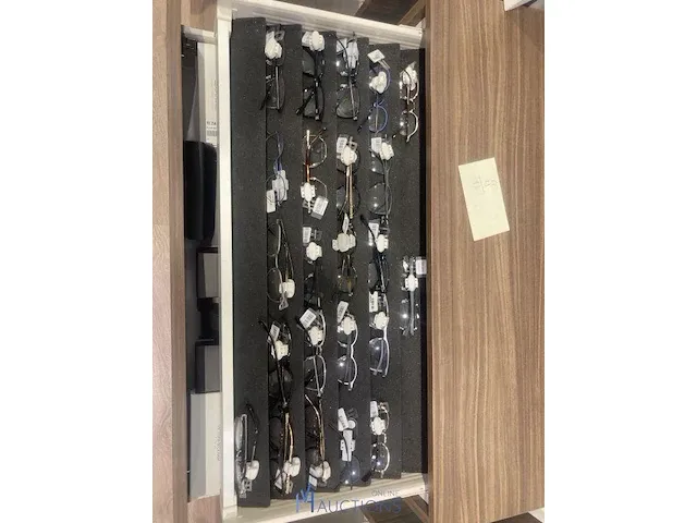 Plm 840 diverse brilmonturen waaronder gucci, prada, rayban, enz - afbeelding 11 van  22