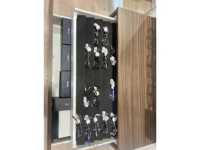 Plm 840 diverse brilmonturen waaronder gucci, prada, rayban, enz - afbeelding 18 van  22