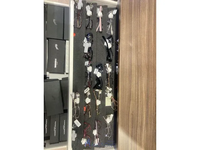 Plm 840 diverse brilmonturen waaronder gucci, prada, rayban, enz - afbeelding 20 van  22