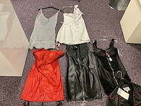 Plm 88 diverse corsetten, jurken en rokken - afbeelding 10 van  17