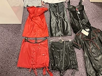 Plm 88 diverse corsetten, jurken en rokken - afbeelding 11 van  17
