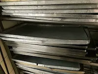 Plm 95 diverse bakplaten + plm 23 diverse legroosters en manden - afbeelding 3 van  8