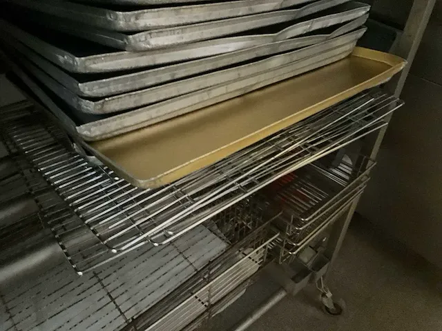 Plm 95 diverse bakplaten + plm 23 diverse legroosters en manden - afbeelding 7 van  8