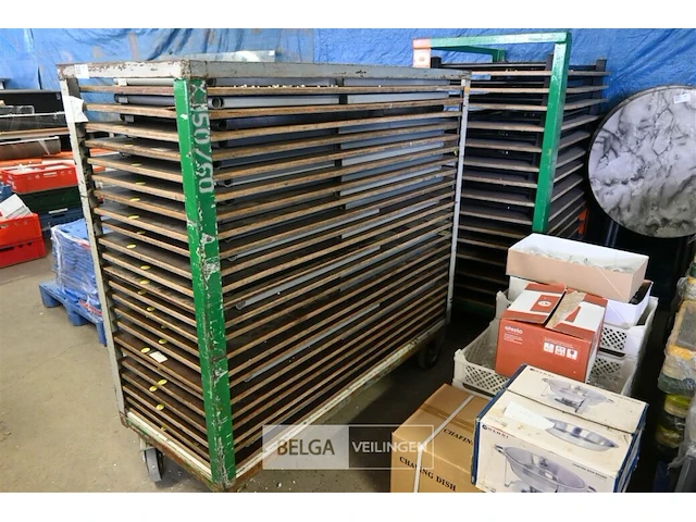 Plooitafels in transportkar - afbeelding 1 van  1