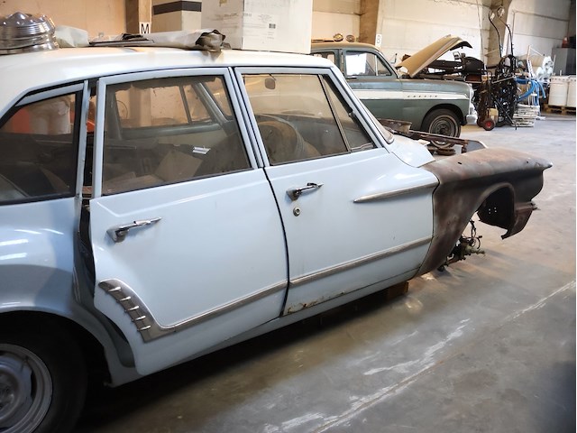 Plymouth valiant 1961 - afbeelding 2 van  16