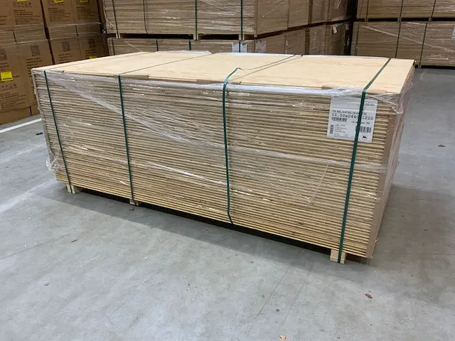 Plywood sanded scots pine - afbeelding 1 van  9