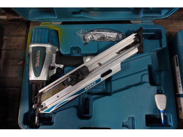 Pneumatisch nagelpistool makita - afbeelding 1 van  2