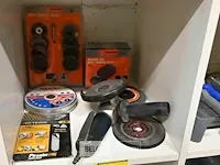 Pneumatisch schuurmachine en partij schijven - afbeelding 1 van  2
