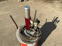 Pneumatische pomp + volle ton met vet smeermiddel - afbeelding 4 van  7