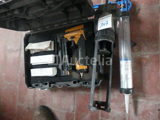 Pneumatische spijkermachine en 2 siliconen pistool - afbeelding 2 van  11