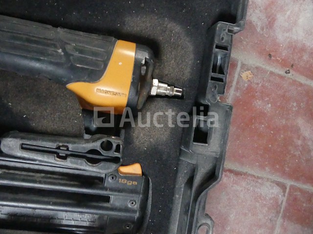 Pneumatische spijkermachine en 2 siliconen pistool - afbeelding 3 van  11