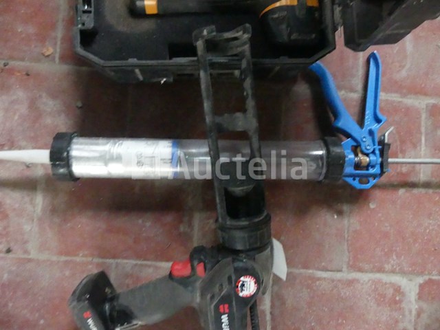 Pneumatische spijkermachine en 2 siliconen pistool - afbeelding 9 van  11