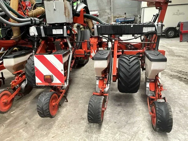 Pneumatische zaaimachine kuhn planter 2 compleet met kuhn venta - afbeelding 11 van  42