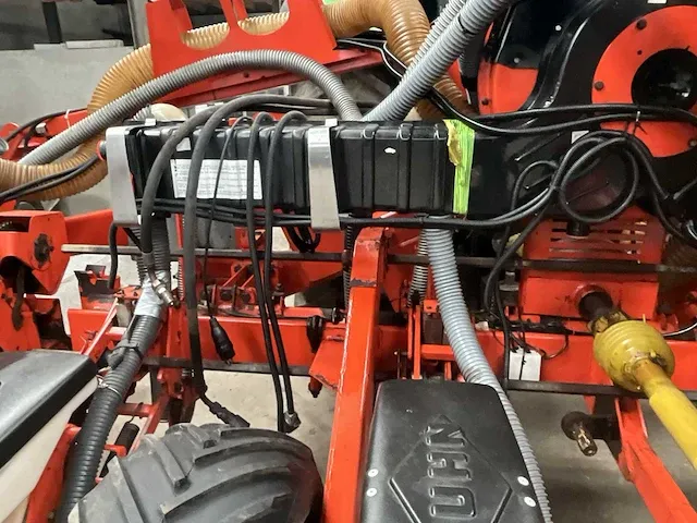 Pneumatische zaaimachine kuhn planter 2 compleet met kuhn venta - afbeelding 2 van  42