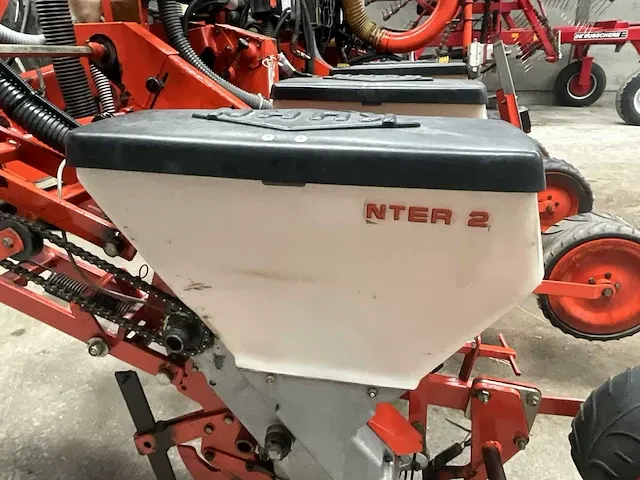 Pneumatische zaaimachine kuhn planter 2 compleet met kuhn venta - afbeelding 5 van  42