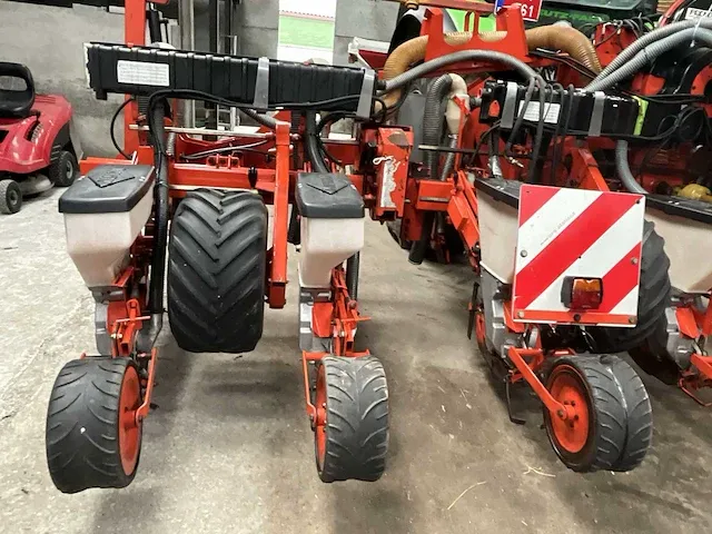 Pneumatische zaaimachine kuhn planter 2 compleet met kuhn venta - afbeelding 8 van  42
