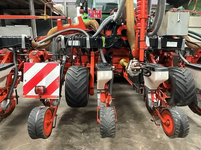 Pneumatische zaaimachine kuhn planter 2 compleet met kuhn venta - afbeelding 9 van  42