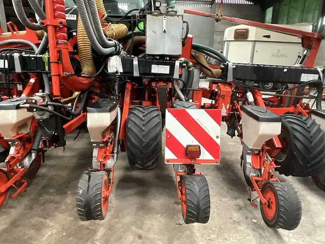 Pneumatische zaaimachine kuhn planter 2 compleet met kuhn venta - afbeelding 10 van  42