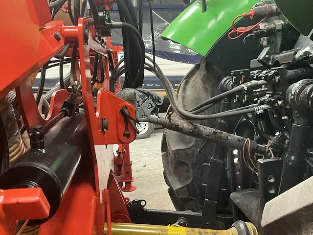 Pneumatische zaaimachine kuhn planter 2 compleet met kuhn venta - afbeelding 21 van  42