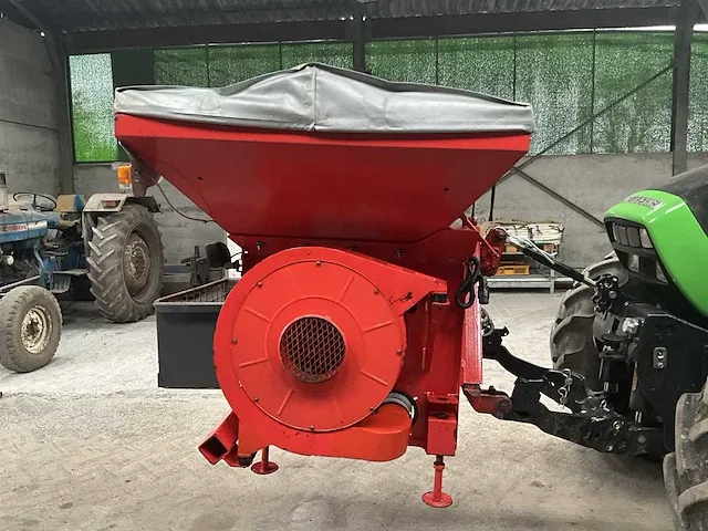 Pneumatische zaaimachine kuhn planter 2 compleet met kuhn venta - afbeelding 31 van  42