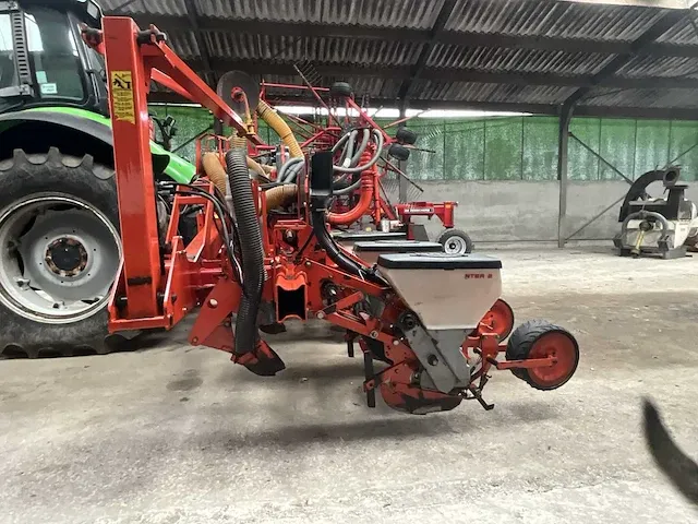 Pneumatische zaaimachine kuhn planter 2 compleet met kuhn venta - afbeelding 23 van  42