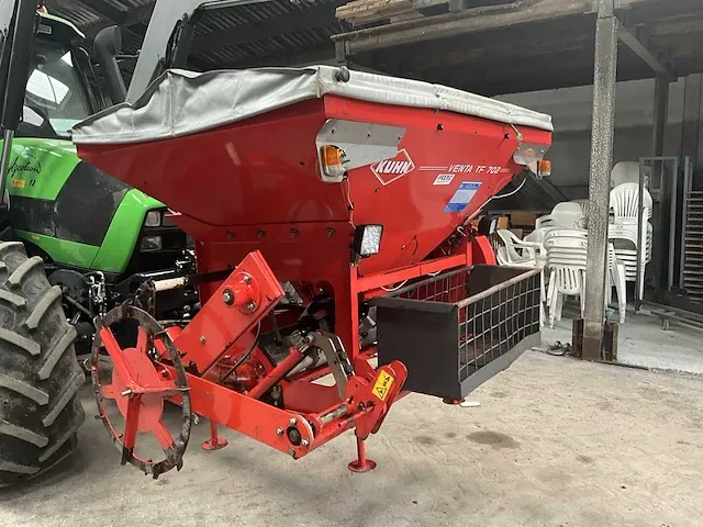 Pneumatische zaaimachine kuhn planter 2 compleet met kuhn venta - afbeelding 35 van  42