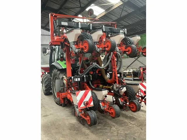 Pneumatische zaaimachine kuhn planter 2 compleet met kuhn venta - afbeelding 41 van  42